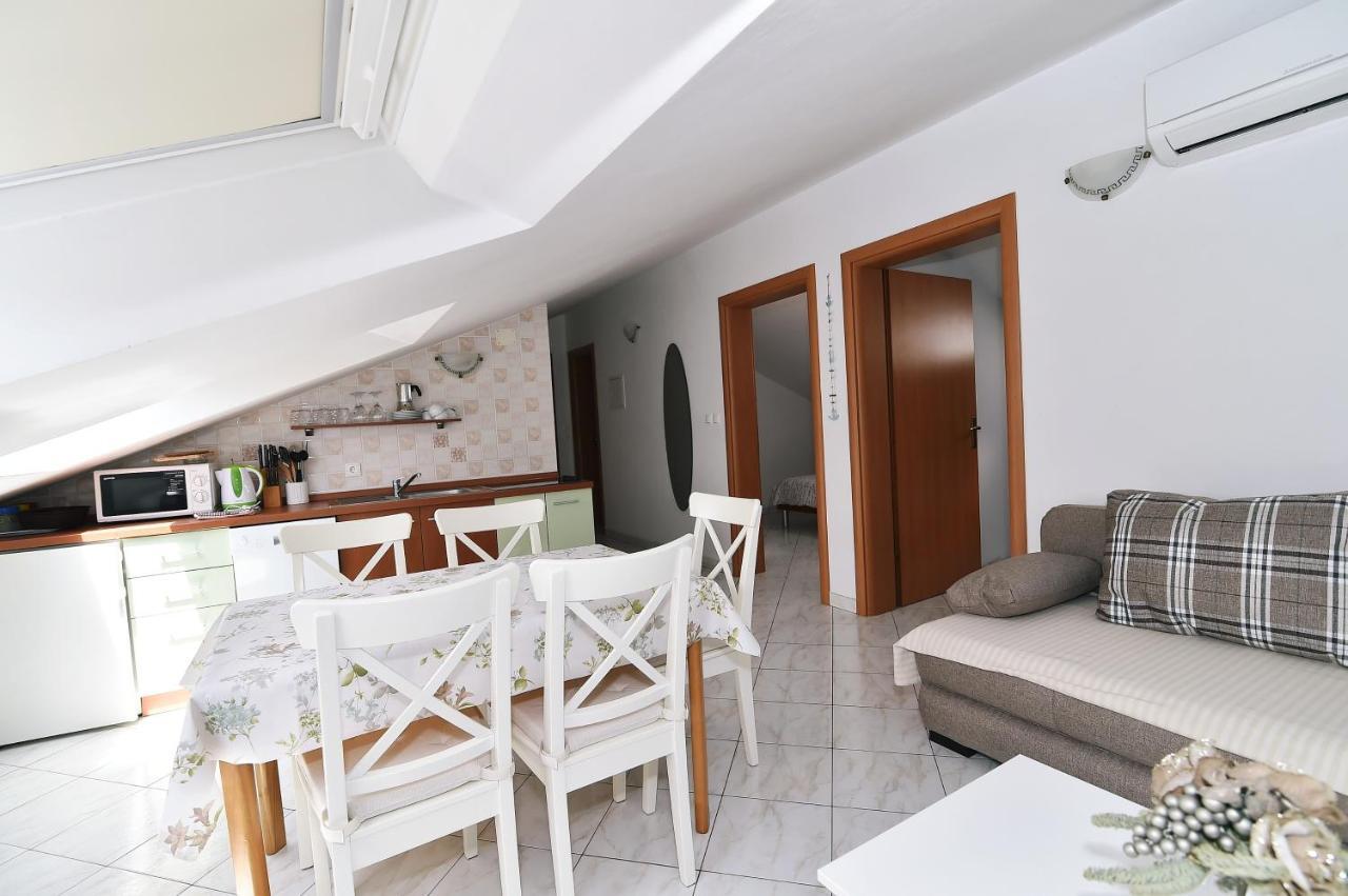 Apartments Luni II Baska  Exterior photo