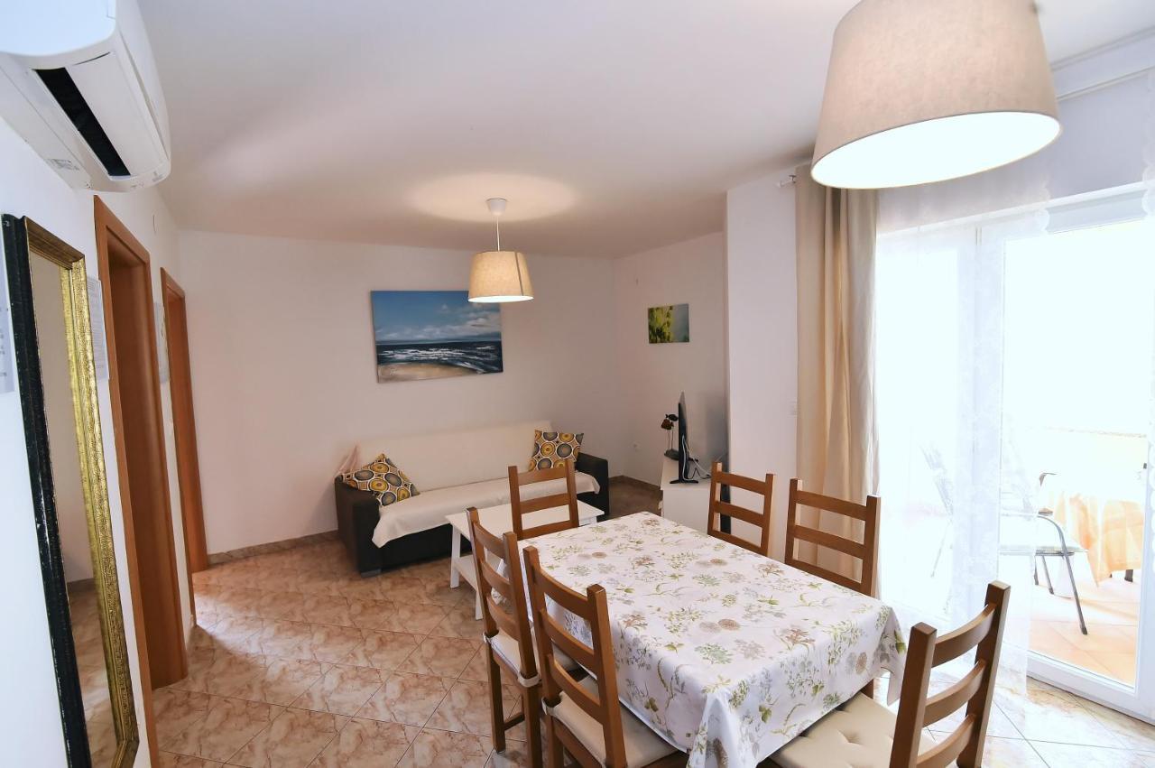 Apartments Luni II Baska  Exterior photo